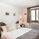 Apartamento Chesa Linaria By Interhome