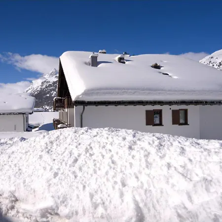 Appartamento Chesa Linaria By Interhome