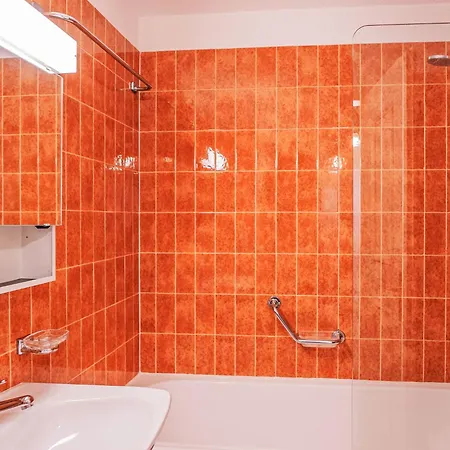 Appartamento Chesa Linaria By Interhome *