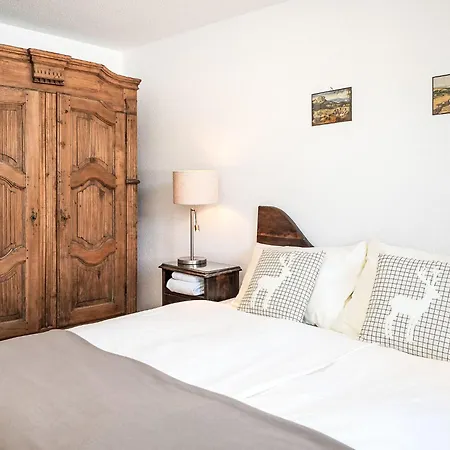 Appartement Chesa Linaria By Interhome