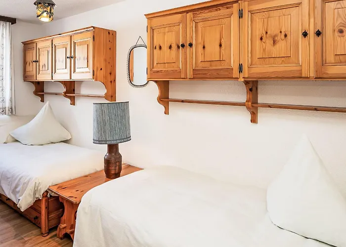 Apartamento Chesa Linaria By Interhome